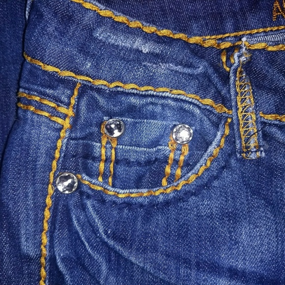 Distressed jeans - Picture 6 of 8